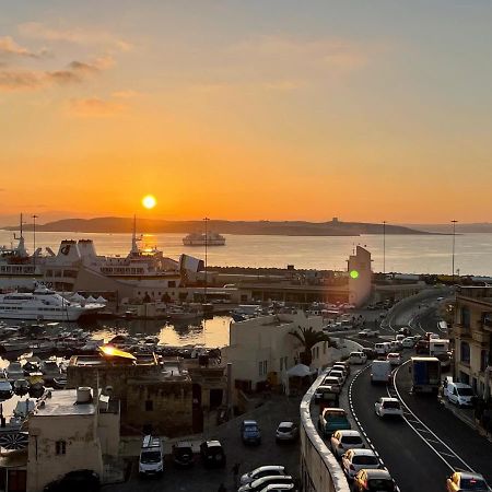 Seafront Apartment With Balcony Overlooking Marina Għajnsielem Extérieur photo