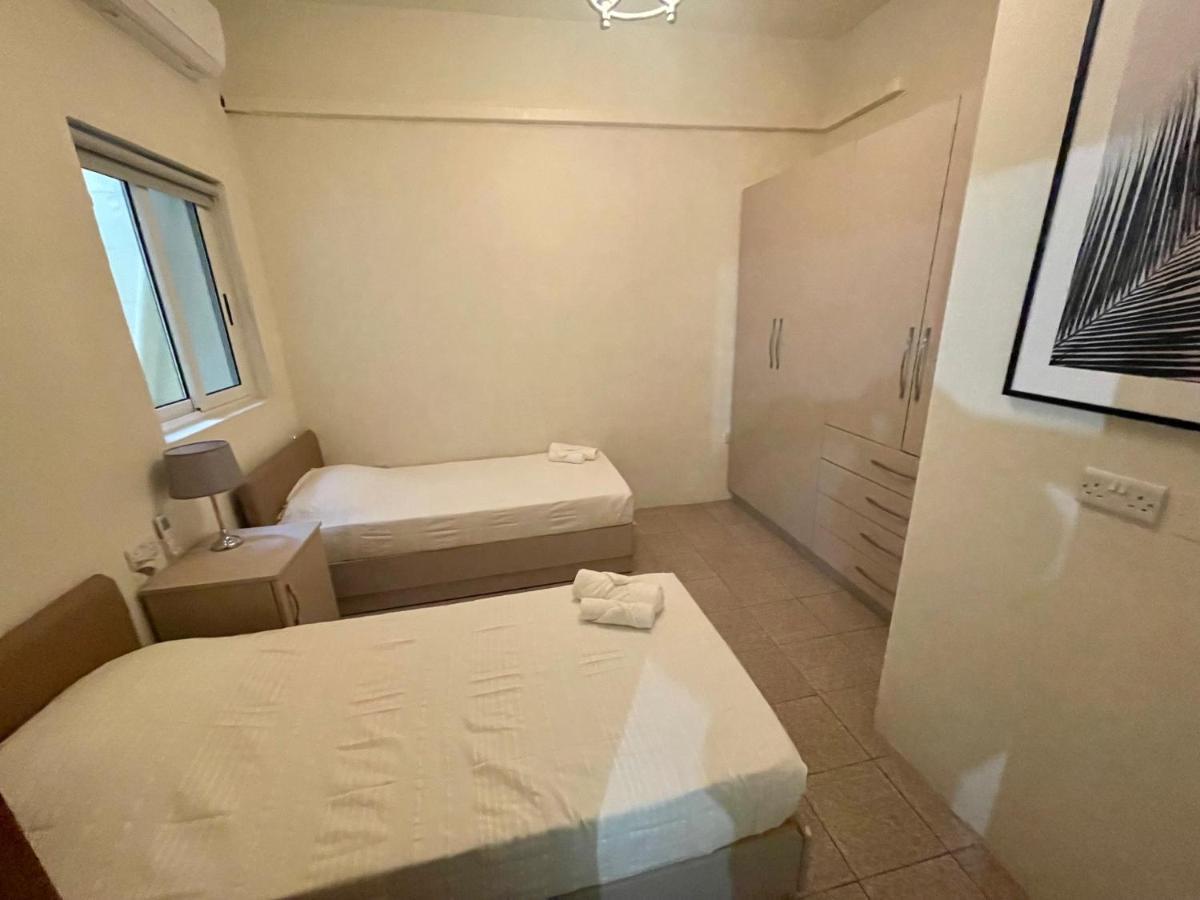 Seafront Apartment With Balcony Overlooking Marina Għajnsielem Extérieur photo