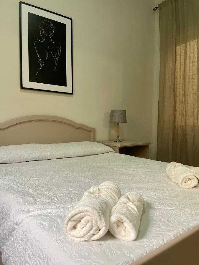Seafront Apartment With Balcony Overlooking Marina Għajnsielem Extérieur photo