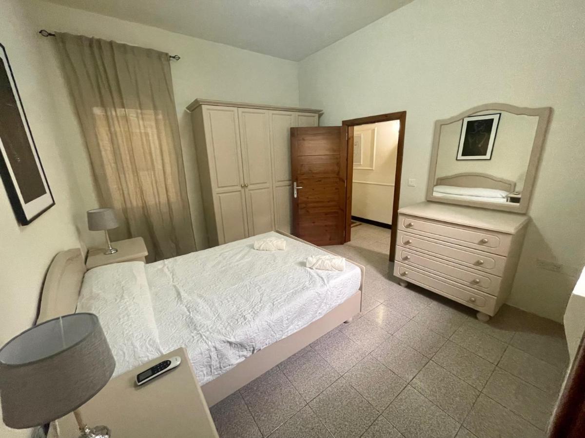 Seafront Apartment With Balcony Overlooking Marina Għajnsielem Extérieur photo