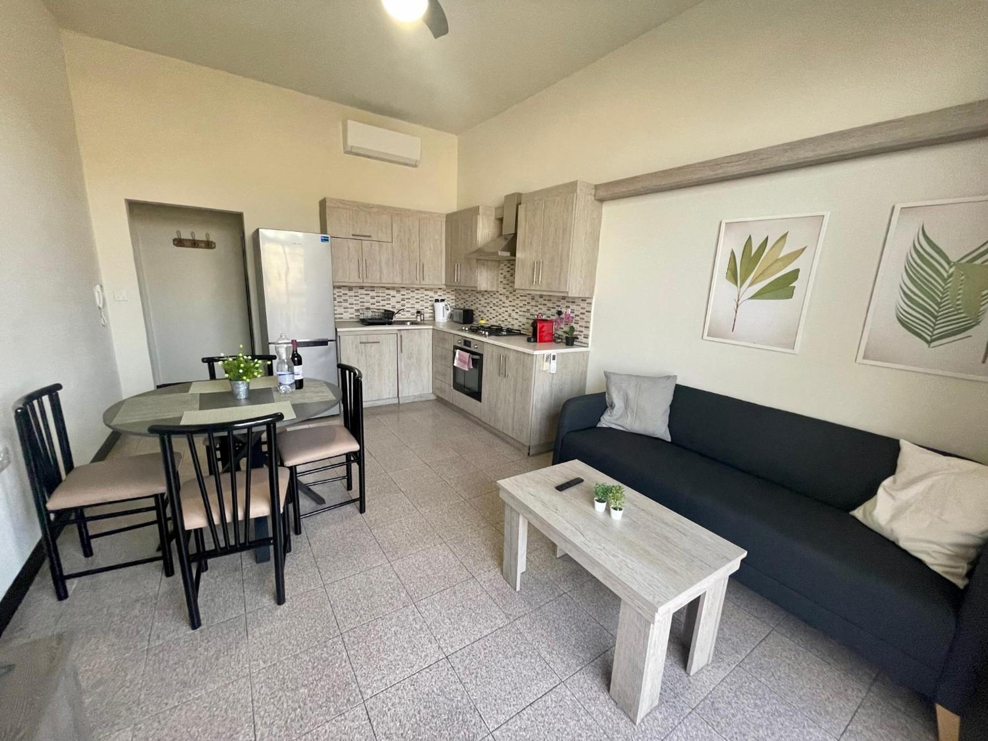 Seafront Apartment With Balcony Overlooking Marina Għajnsielem Extérieur photo