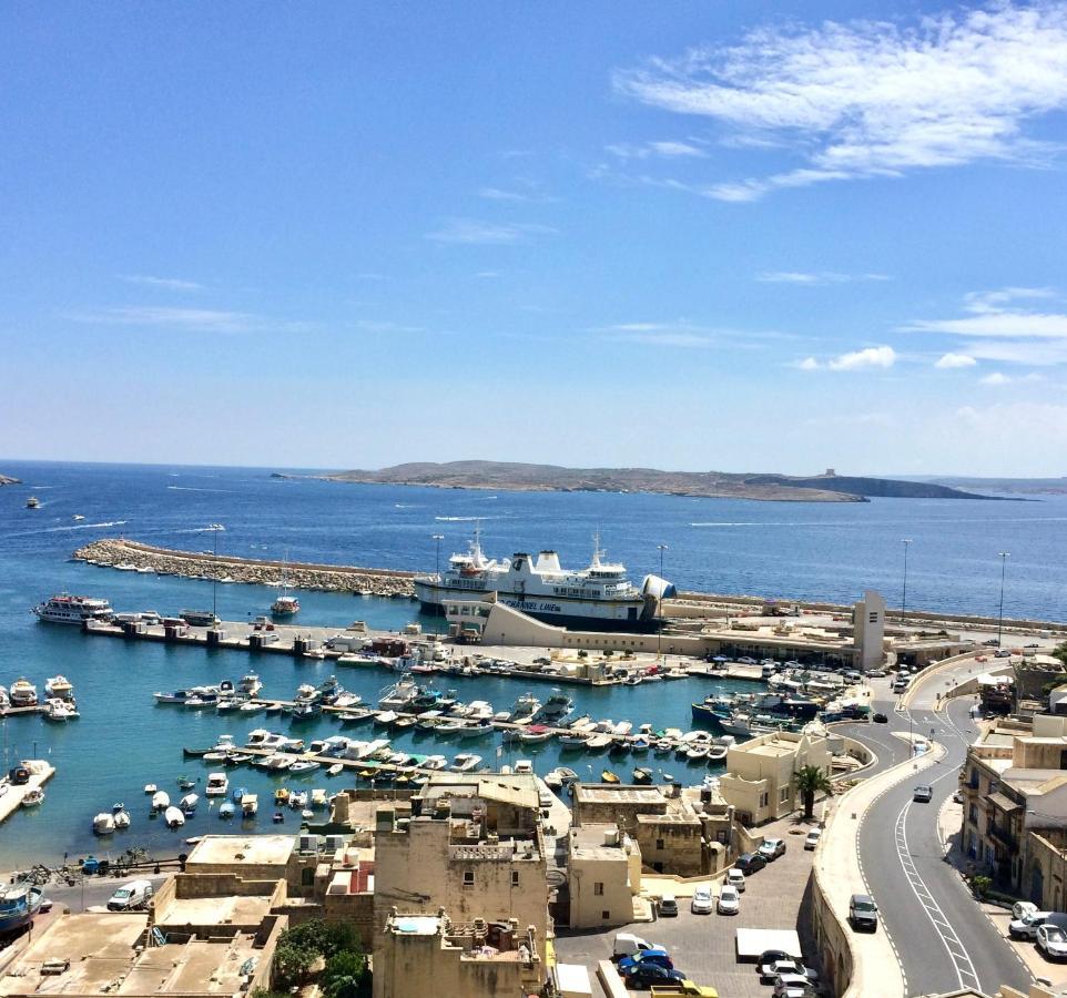 Seafront Apartment With Balcony Overlooking Marina Għajnsielem Extérieur photo